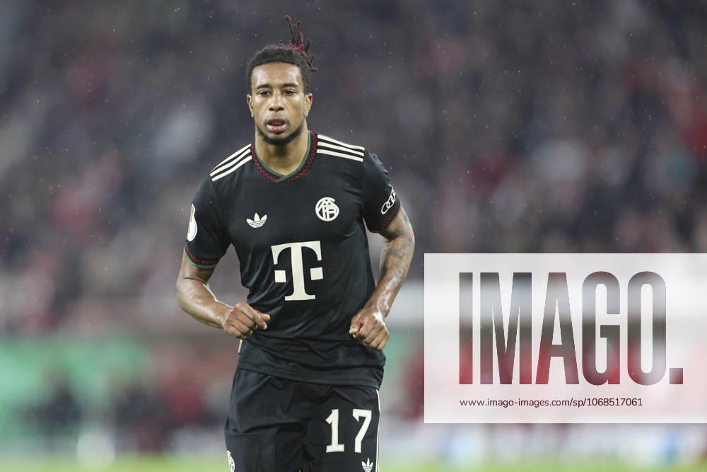 Michael Olise (FC Bayern München) schaut waehrend des DFB-Pokal Spiels 1.FC Köln v FC Bayern München, RheinEnergieStadion am 29. October 2025 in Köln, Deutschland. (Foto von Oliver Kaelke DeFodi Images) +++ Michael Olise (FC Bayern München) looks on during the DFB-Pokal match between 1.FC Köln v FC Bayern München at RheinEnergieStadion on October 29, 2025 in Cologne, Germany. (Photo by Oliver Kaelke DeFodi Images) (Photo by Oliver Kaelke DeFodi Images) Michael Olise FC Bayern München looks on during the DFB Pokal match 1 FC Köln v FC Bayern München, RheinEnergieStadion on October 29, 2025 in Cologne, Germany Photo by Oliver Kaelke DeFodi Images Michael Olise FC Bayern München looks on during the DFB Pokal match between 1 FC Köln v FC Bayern München at RheinEnergieStadion on October 29, 2025 in Cologne, Germany Photo by Oliver Kaelke DeFodi Images Photo by Oliver Kaelke DeFodi Images