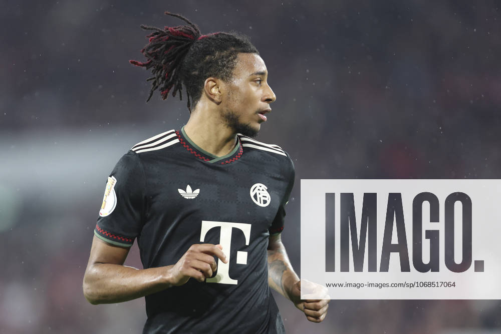 Michael Olise (FC Bayern München) schaut waehrend des DFB-Pokal Spiels 1.FC Köln v FC Bayern München, RheinEnergieStadion am 29. October 2025 in Köln, Deutschland. (Foto von Oliver Kaelke DeFodi Images) +++ Michael Olise (FC Bayern München) looks on during the DFB-Pokal match between 1.FC Köln v FC Bayern München at RheinEnergieStadion on October 29, 2025 in Cologne, Germany. (Photo by Oliver Kaelke DeFodi Images) (Photo by Oliver Kaelke DeFodi Images) Michael Olise FC Bayern München looks on during the DFB Pokal match 1 FC Köln v FC Bayern München, RheinEnergieStadion on October 29, 2025 in Cologne, Germany Photo by Oliver Kaelke DeFodi Images Michael Olise FC Bayern München looks on during the DFB Pokal match between 1 FC Köln v FC Bayern München at RheinEnergieStadion on October 29, 2025 in Cologne, Germany Photo by Oliver Kaelke DeFodi Images Photo by Oliver Kaelke DeFodi Images
