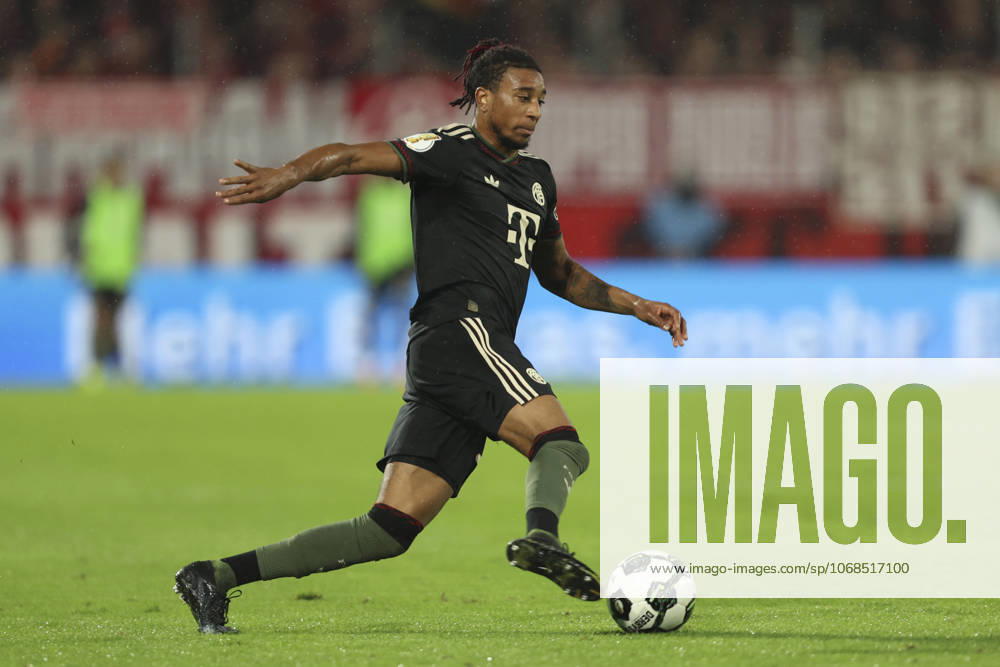 Michael Olise (FC Bayern München) in Aktion, am Ball, Einzelaktion waehrend des DFB-Pokal Spiels 1.FC Köln v FC Bayern München, RheinEnergieStadion am 29. October 2025 in Köln, Deutschland. (Foto von Oliver Kaelke DeFodi Images) +++ Michael Olise (FC Bayern München) controls the ball during the DFB-Pokal match between 1.FC Köln v FC Bayern München at RheinEnergieStadion on October 29, 2025 in Cologne, Germany. (Photo by Oliver Kaelke DeFodi Images) (Photo by Oliver Kaelke DeFodi Images) Michael Olise FC Bayern Munich in action, on the ball, single action during the DFB Pokal match 1 FC Köln v FC Bayern München, RheinEnergieStadion on October 29, 2025 in Cologne, Germany Photo by Oliver Kaelke DeFodi Images Michael Olise FC Bayern München controls the ball during the DFB Pokal match between 1 FC Köln v FC Bayern München at RheinEnergieStadion on October 29, 2025 in Cologne, Germany Photo by Oliver Kaelke DeFodi Images Photo by Oliver Kaelke DeFodi Images