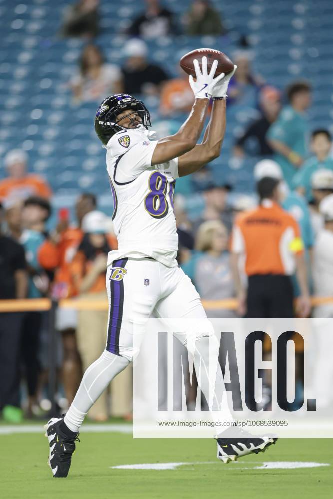 Baltimore Ravens tight end Mark Andrews (89) catches a pass during pregame warmups prior to an NFL, American Football Herren, USA game against the Miami Dolphins on Thursday, October 30, 2025 at the Hard Rock Stadium. The Ravens beat the Dolphins 28-6. Miami Gardens United States - ZUMAh180 20251030_zsp_h180_053