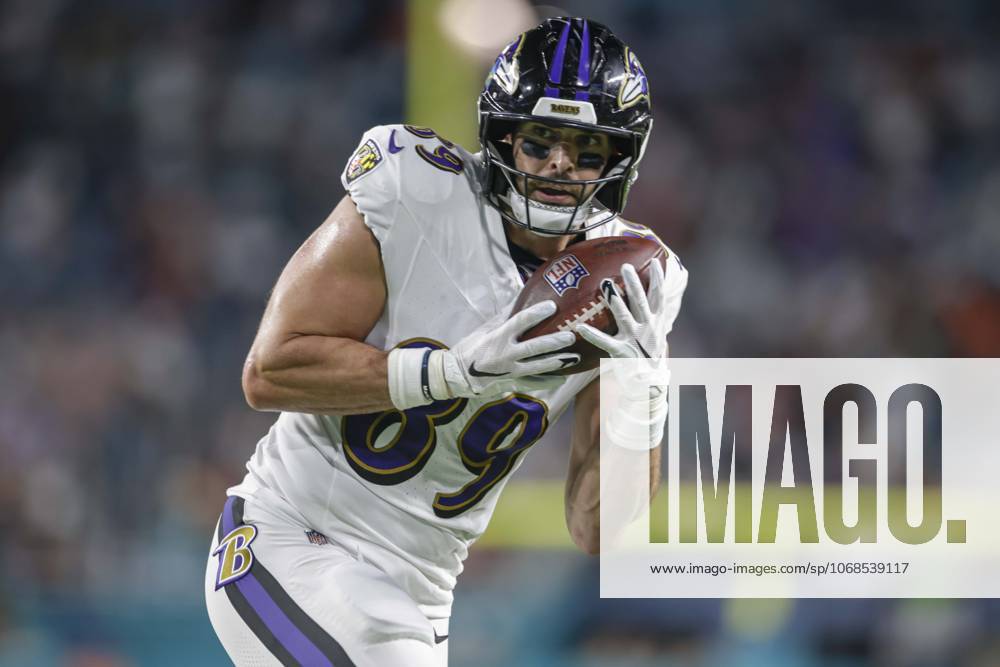 Baltimore Ravens tight end Mark Andrews (89) makes a reception and runs the ball in for a touchdown in the second quarter during an NFL, American Football Herren, USA game against the Miami Dolphins on Thursday, October 30, 2025 at the Hard Rock Stadium. The Ravens beat the Dolphins 28-6. Miami Gardens United States - ZUMAh180 20251030_zsp_h180_063