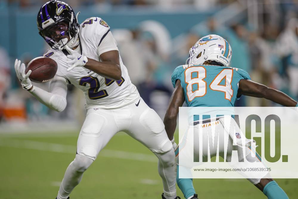 Baltimore Ravens safety Malaki Starks (24) intercepts a pass intended for Miami Dolphins wide receiver Tahj Washington (84) in the fourth quarter during an NFL, American Football Herren, USA game on Thursday, October 30, 2025 at the Hard Rock Stadium. The Ravens beat the Dolphins 28-6. Miami Gardens United States - ZUMAh180 20251030_zsp_h180_070
