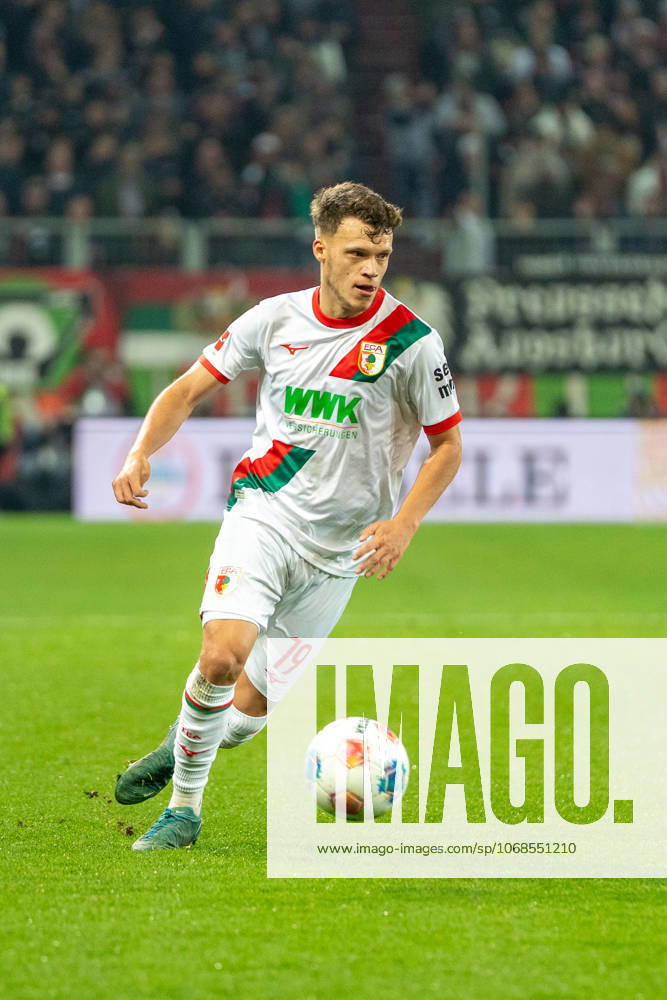 In Aktion beim Bundesligaspiel FC Augsburg - Borussia Dortmund am 31.10.2025.