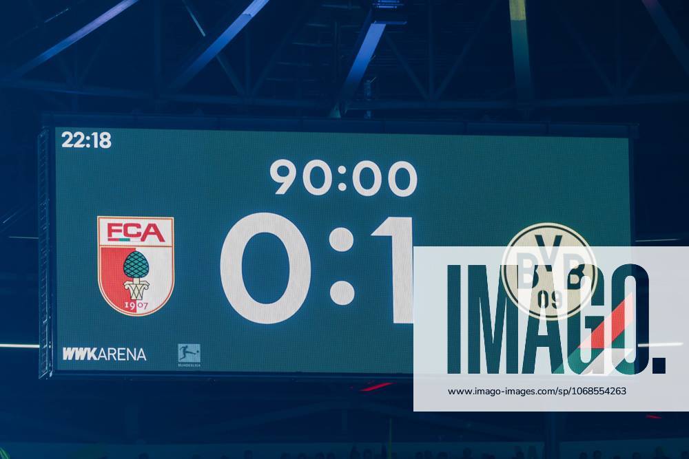 Endstand auf der Anzeigetafel, 0:1, FC Augsburg vs. Borussia Dortmund, Fussball, 1. Bundesliga, 9. Spieltag, 31.10.2025 DFB regulations prohibit any use of photographs as image sequences and or quasi-video Augsburg Bayern Deutschland