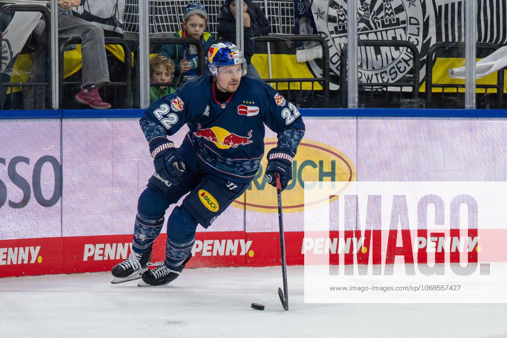 Ville Pokka 22 (EHC Red Bull Muenchen), EHC Red Bull Muenchen vs. Adler Mannheim, PENNY DEL, Hauptrunde, 16. Spieltag, 31.10.2025 Muenchen Bayern Deutschland