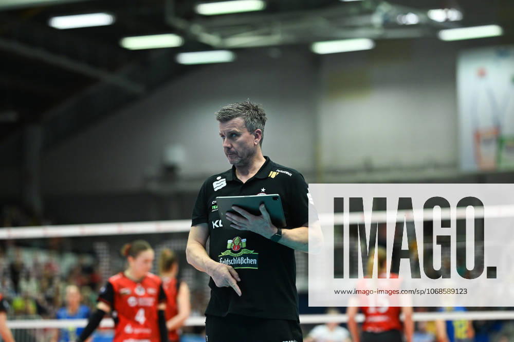 Alexander Waibl (Cheftrainer Dresdner SC) Dresdner SC vs. SSC Palmberg Schwerin, 1. Volleyball Bundesliga Damen, Spielzeit 2025 2026, 01.11.2025 Dresdner SC vs. SSC Palmberg Schwerin, 1. Volleyball Bundesliga Damen, Spielzeit 2025 2026, 01.11.2025 Dresden