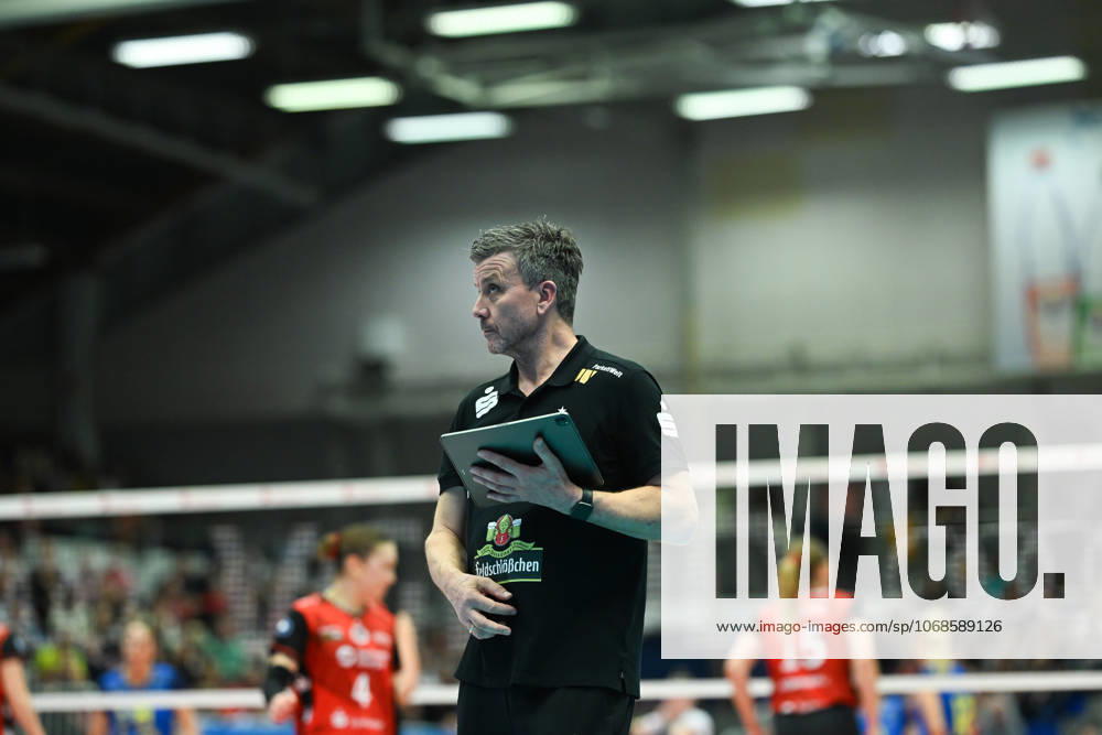 Alexander Waibl (Cheftrainer Dresdner SC) Dresdner SC vs. SSC Palmberg Schwerin, 1. Volleyball Bundesliga Damen, Spielzeit 2025 2026, 01.11.2025 Dresdner SC vs. SSC Palmberg Schwerin, 1. Volleyball Bundesliga Damen, Spielzeit 2025 2026, 01.11.2025 Dresden