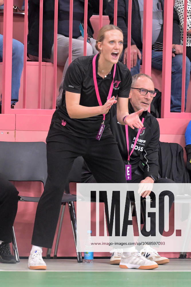 Miriam Hirsch (TusSies Metzingen, Trainerin) TusSies Metzingen vs. Buxtehuder SV, Handball, Alsco HBF, 7.Ligaspieltag, Saison 2025 2026, 01.11.2025 TusSies Metzingen vs. Buxtehuder SV, Handball, Alsco HBF, 7.Ligaspieltag, Saison 2025 2026, 01.11.2025 Tuebingen