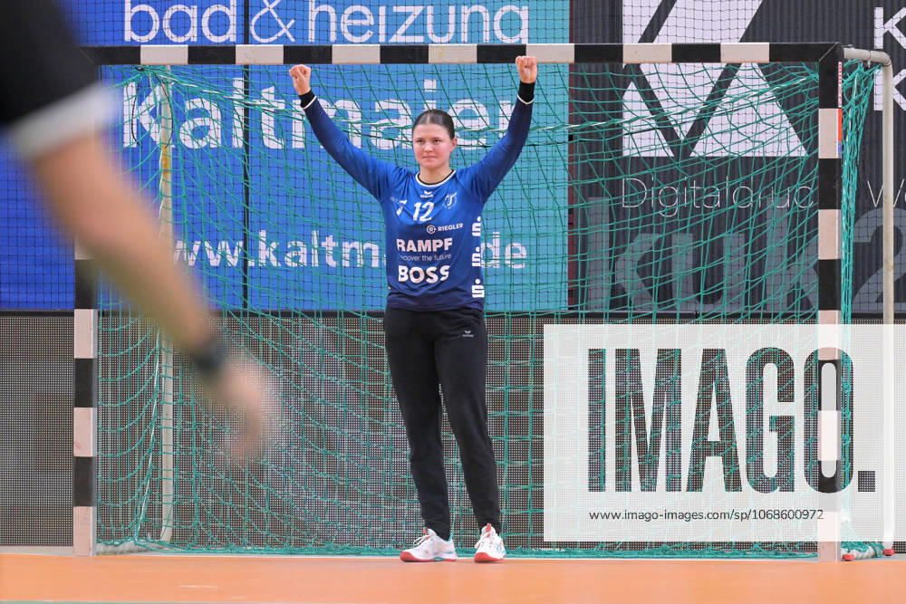 Marie Kristin Weiss (TusSies Metzingen, 12) im Tor TusSies Metzingen vs. Buxtehuder SV, Handball, Alsco HBF, 7.Ligaspieltag, Saison 2025 2026, 01.11.2025 TusSies Metzingen vs. Buxtehuder SV, Handball, Alsco HBF, 7.Ligaspieltag, Saison 2025 2026, 01.11.2025 Tuebingen