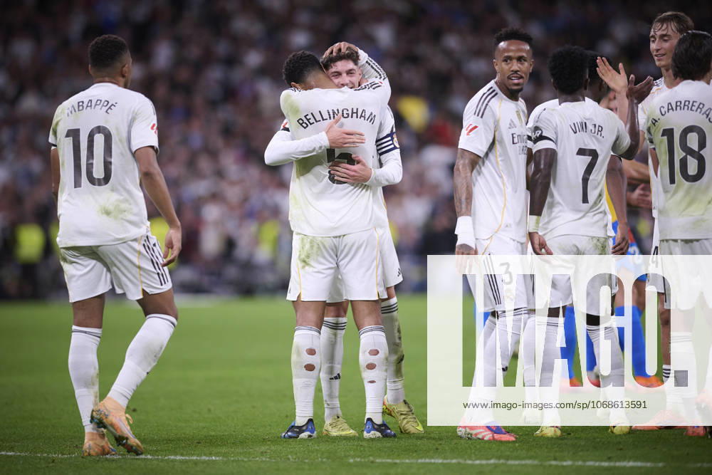 Real Madrid CFs Jude Bellingham (l) and Fede Valverde celebrate goal during La Liga match. November 1, 2025. (2025110157)