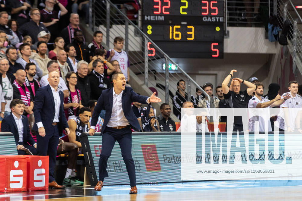 Marko Stankovic (Telekom Baskets Bonn, Headcoach) ist sauer Telekom Baskets Bonn vs. ALBA Berlin Basketball, Basketball, easy Credit BBL, 06. Spieltag, 2025 2026, 02.11.2025 Telekom Baskets Bonn vs. ALBA Berlin, Basketball, easy Credit BBL, 06. Spieltag, 2025 2026, 02.11.2025 Bonn