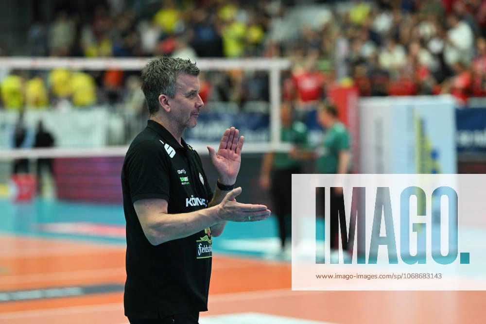 Alexander Waibl (Cheftrainer Dresdner SC) Dresdner SC vs. SSC Palmberg Schwerin, 1. Volleyball Bundesliga Damen, Spielzeit 2025 2026, 01.11.2025 Dresdner SC vs. SSC Palmberg Schwerin, 1. Volleyball Bundesliga Damen, Spielzeit 2025 2026, 01.11.2025 Dresden