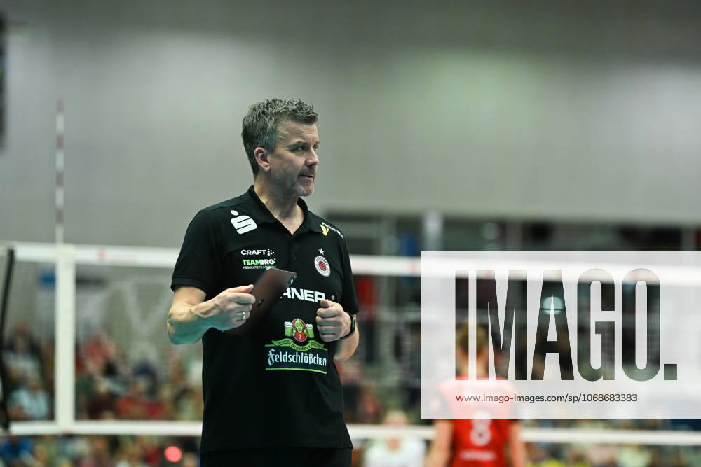 Alexander Waibl (Cheftrainer Dresdner SC) Dresdner SC vs. SSC Palmberg Schwerin, 1. Volleyball Bundesliga Damen, Spielzeit 2025 2026, 01.11.2025 Dresdner SC vs. SSC Palmberg Schwerin, 1. Volleyball Bundesliga Damen, Spielzeit 2025 2026, 01.11.2025 Dresden