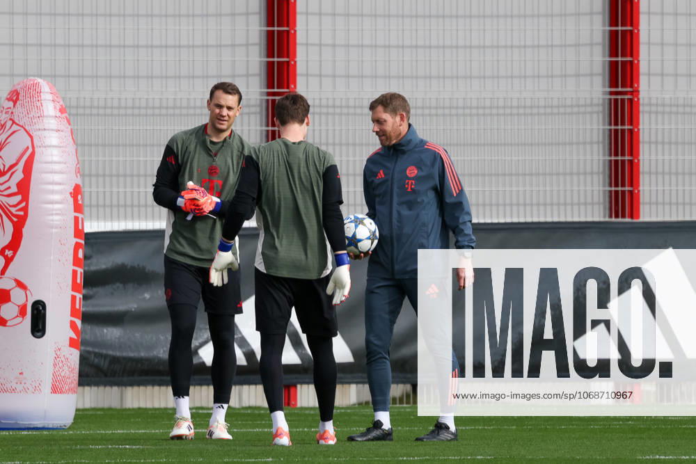 Manuel Neuer (FC Bayern Muenchen, 01) mit Jonas Urbig (FC Bayern Muenchen, 40) und Michael Rechner (FC Bayern Muenchen, Torwarttrainer), GER, Abschlusstraining, FC Bayern Muenchen, Fussball, UEFA Champions League, Liga-Phase, 4. Spieltag, Saison 2025 2026, 03.11.2025, GER, Abschlusstraining, FC Bayern Muenchen, Fussball, UEFA Champions League, Liga-Phase, 4. Spieltag, Saison 2025 2026, 03.11.2025 Muenchen