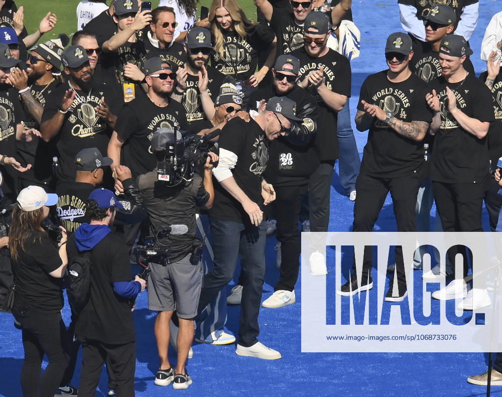 Los Angeles Dodgers first baseman Freddie Freeman celebrates their World Series win with teammates and fans following a parade at Dodger Stadium in Los Angeles on Monday, November 3, 2025. LAP2025110312 JIMxRUYMEN