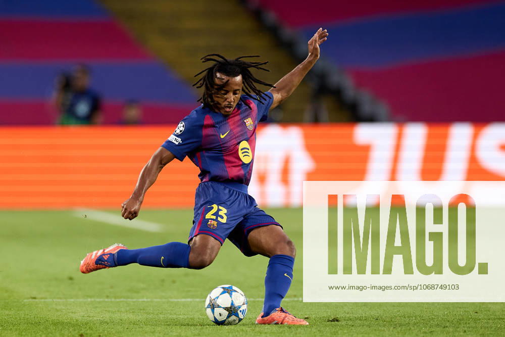 Jules Kounde of FC Barcelona, Barca in action during the UEFA Champions League match between FC Barcelona v Olympiakos Piraeus at the Lluis Companys Olympic Stadium on October 21, 2025 in Barcelona Spain. Barcelona Spain - ZUMAr232 20251021_zsp_r232_064