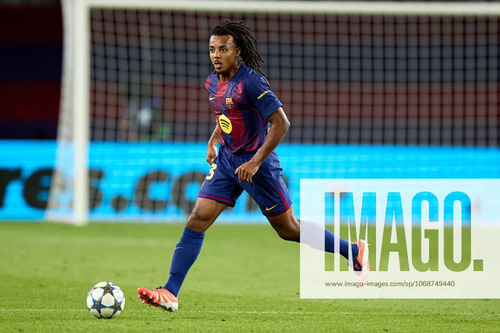 Jules Kounde of FC Barcelona, Barca in action during the UEFA Champions League match between FC Barcelona v Olympiakos Piraeus at the Lluis Companys Olympic Stadium on October 21, 2025 in Barcelona Spain. Barcelona Spain - ZUMAr232 20251021_zsp_r232_098