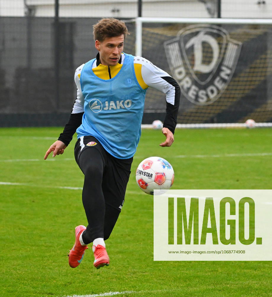 Alexander Rossipal, SG Dynamo Dresden, Training, Fußball, Fussball, 2. Bundesliga, Zweite Liga, Saison 2025 2026, AOK PLUS Walter-Fritzsch-Akademie, Messering 18, Dresden, Ostragehege, 28.10.2025,