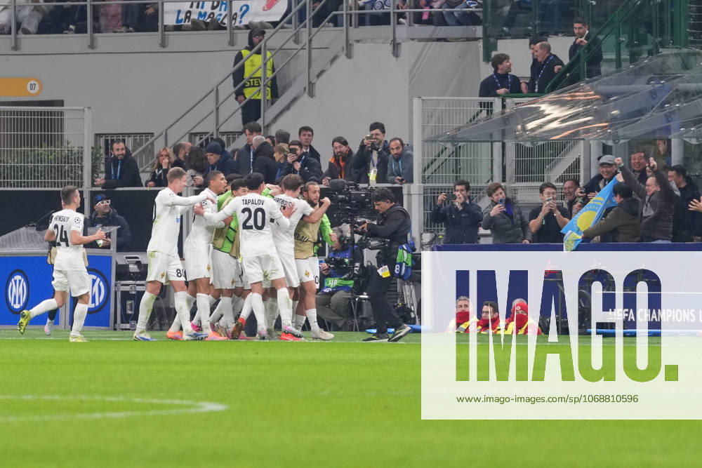 Torjubel, Emotionen, Torschuss, Abschluss, Torerfolg, Tor, Treffer, Fans auf der Tribüne mit Kasachstan Fahne , Italien, Fussball, UEFA Champions League, 4.Spieltag, Ligaphase, 2025 2026, Inter Mailand vs. FC Kairat Almaty, 05.11.2025, Giuseppe-Meazza-Stadion, San Siro, Mailand, Italien Mailand Giuseppe-Meazza-Stadion, San Sir Lombardei Italien