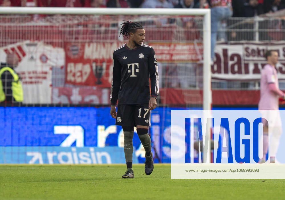 Michael Olise (FC Bayern Muenchen, 17) schaut enttäuscht 08.11.2025, 1. FC Union Berlin - FC Bayern München, Fussball, 1. Bundesliga in Berlin, Stadion an der Alten Försterei DFL regulations prohibit any use of photographs as image sequences and or quasi-video.