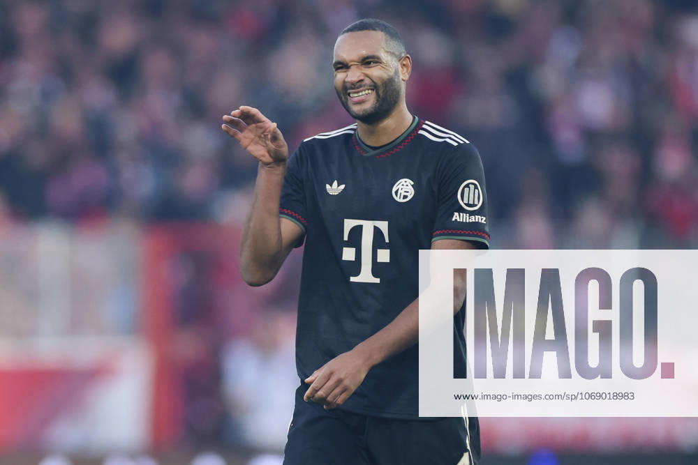 Jonathan Tah (FC Bayern Muenchen) gestikuliert, Bundesliga, 1. FC Union Berlin v FC Bayern München, Stadion An der Alten Försterei am 08. November 2025 in Berlin, Deutschland. (Foto von Marco Steinbrenner DeFodi Images) Jonathan Tah (FC Bayern Muenchen) gestures, Bundesliga, 1. FC Union Berlin v FC Bayern München, Stadion An der Alten Försterei, November 8, 2025 in Berlin, Germany. (Photo by Marco Steinbrenner DeFodi Images) DFL regulations prohibit any use of photographs as image sequences and or quasi-video. Jonathan Tah FC Bayern Muenchen gestures, Bundesliga, 1 FC Union Berlin v FC Bayern München, Stadion An der Alten Försterei, November 8, 2025 in Berlin, Germany Photo by Marco Steinbrenner DeFodi Images Jonathan Tah FC Bayern Muenchen gestures, Bundesliga, 1 FC Union Berlin v FC Bayern München, Stadion An der Alten Försterei, November 8, 2025 in Berlin, Germany Photo by Marco Steinbrenner DeFodi Images DFL regulations prohibit any use of photographs as image sequences and or quasi video