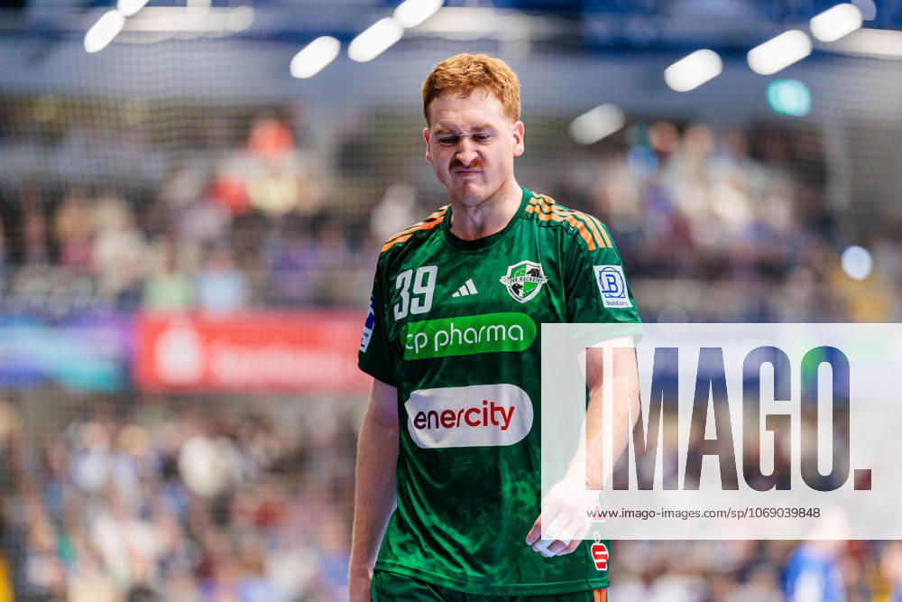 Lukas Stutzke (TSV Hannover-Burgdorf, 39) ist enttaeuscht unzufrieden GER, TBV Lemgo Lippe vs. TSV Hannover-Burgdorf, Handball, 1. Bundesliga, 11. Spieltag, Spielzeit 2025 2026, 09.11.2025 GER, TBV Lemgo Lippe vs. TSV Hannover-Burgdorf, Handball, 1. Bundesliga, 11. Spieltag, Spielzeit 2025 2026, 09.11.2025 Lemgo