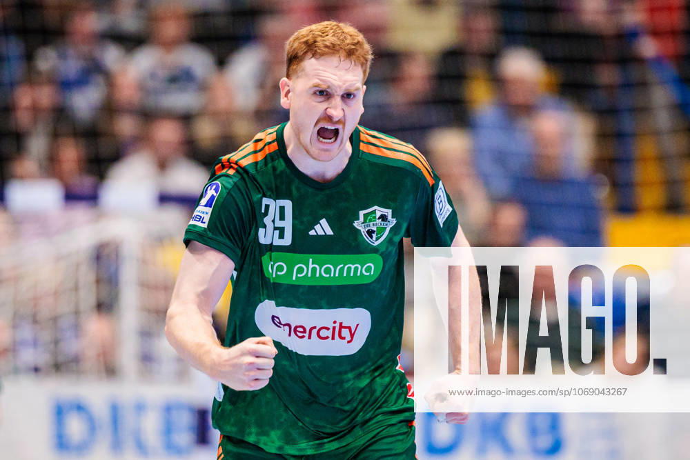 Lukas Stutzke (TSV Hannover-Burgdorf, 39) jubelt nach Torerfolg Tor GER, TBV Lemgo Lippe vs. TSV Hannover-Burgdorf, Handball, 1. Bundesliga, 11. Spieltag, Spielzeit 2025 2026, 09.11.2025 GER, TBV Lemgo Lippe vs. TSV Hannover-Burgdorf, Handball, 1. Bundesliga, 11. Spieltag, Spielzeit 2025 2026, 09.11.2025 Lemgo