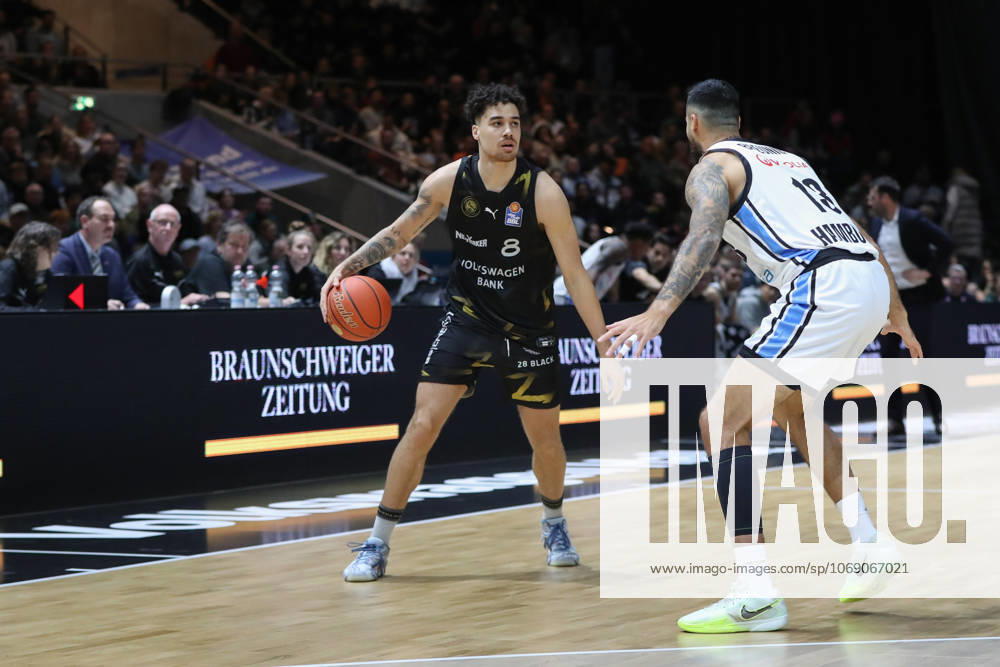 Basketball easyCredit BBL, Basketball Loewen Braunschweig - Veolia Hamburg Towers, v.l. Jared Grey (Hamburg, 8) Braunschweig