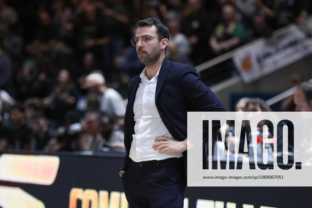Basketball easyCredit BBL, Basketball Loewen Braunschweig - Veolia Hamburg Towers, v.l. Benka Barloschky (Hamburg, Trainer) Braunschweig