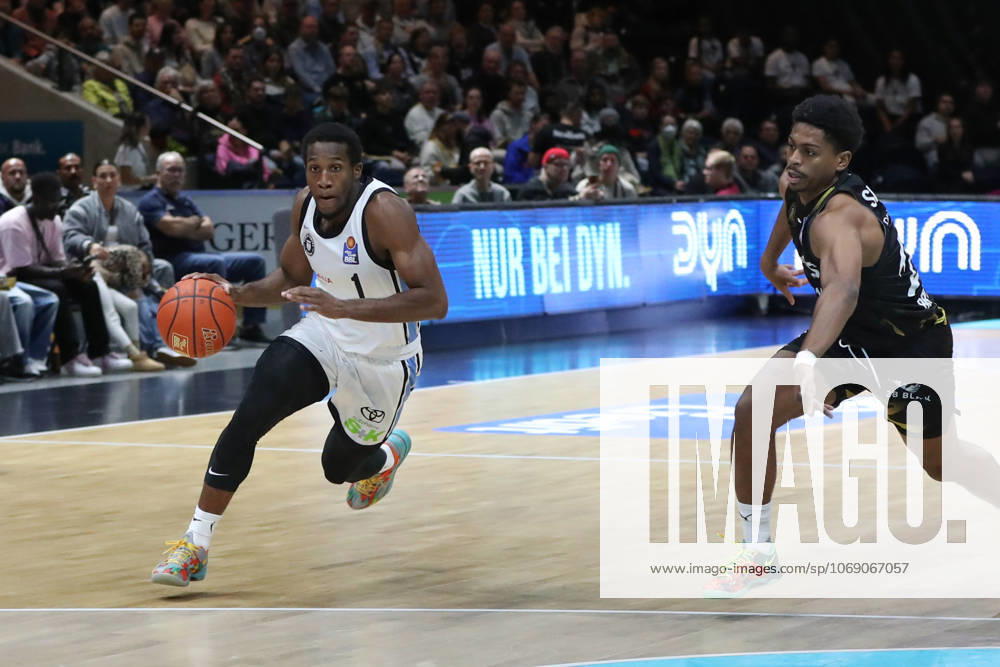 Basketball easyCredit BBL, Basketball Loewen Braunschweig - Veolia Hamburg Towers, v.l. Carlos Stewart (Hamburg, 1) Braunschweig