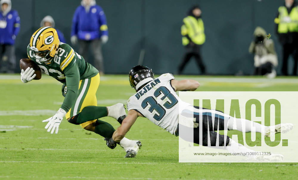 Philadelphia Eagles cornerback Cooper Dejean (R) trips up Green Bay Packers running back Emanuel Wilson (L) in the second half of the NFL, American Football Herren, USA game between the Philadelphia Eagles and the Green Bay Packers at Lambeau Field in Green Bay, Wisconsin on Monday, November 10, 2025. The Eagles defeated the Packers 10-7. MIL20251110826 TANNENxMAURY