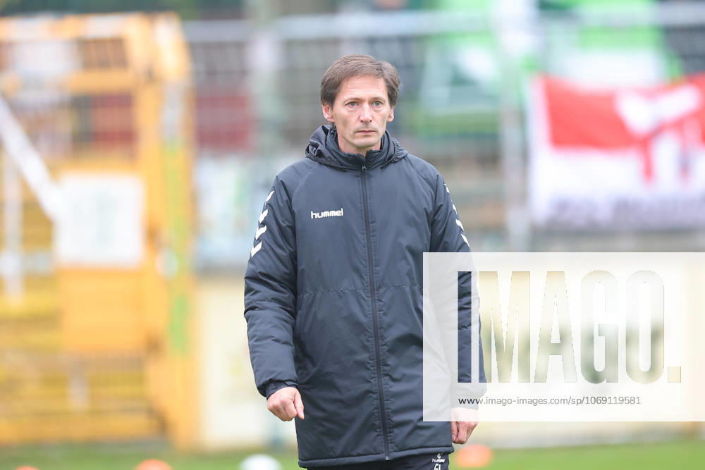 Leipzig, 08.11.2025, Alfred-Kunze-Sportpark, Fußball, Männer, Saison 2025 2026, Regionalliga Nordost, 15. Spieltag , BSG Chemie Leipzig - ZFC Meuselwitz , Im Bild: Trainer Georg-Martin Leopold, ZFC Meuselwitz ,