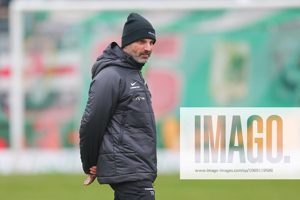 Leipzig, 08.11.2025, Alfred-Kunze-Sportpark, Fußball, Männer, Saison 2025 2026, Regionalliga Nordost, 15. Spieltag , BSG Chemie Leipzig - ZFC Meuselwitz , Im Bild: Trainer Adrian Alipour, Chemie Leipzig ,