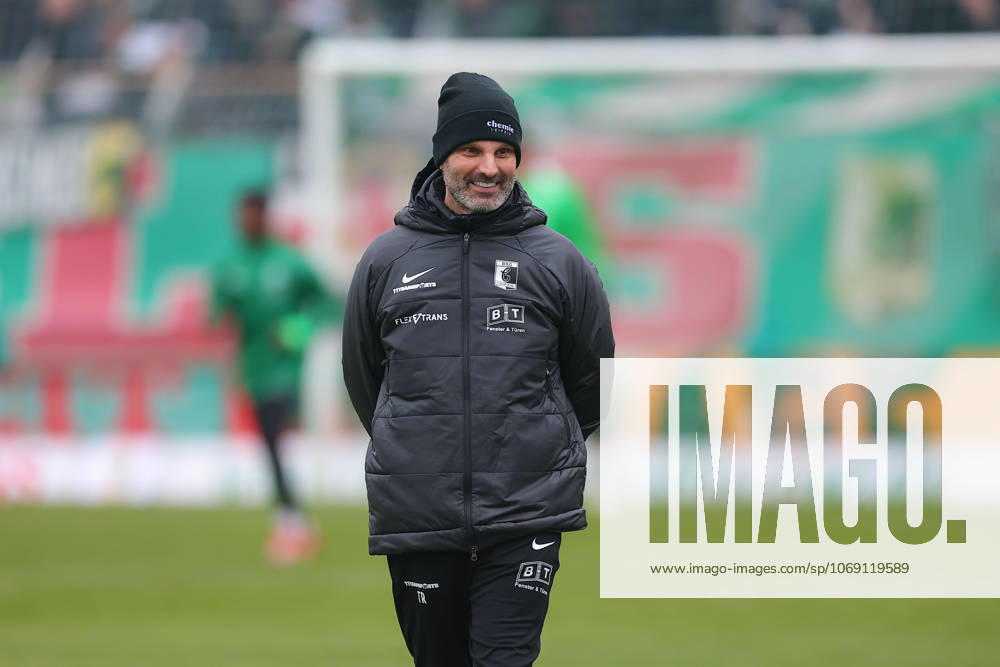 Leipzig, 08.11.2025, Alfred-Kunze-Sportpark, Fußball, Männer, Saison 2025 2026, Regionalliga Nordost, 15. Spieltag , BSG Chemie Leipzig - ZFC Meuselwitz , Im Bild: Trainer Adrian Alipour, Chemie Leipzig ,