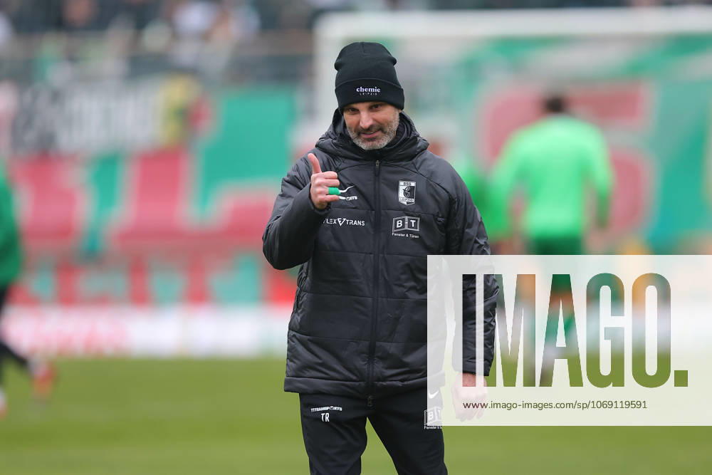 Leipzig, 08.11.2025, Alfred-Kunze-Sportpark, Fußball, Männer, Saison 2025 2026, Regionalliga Nordost, 15. Spieltag , BSG Chemie Leipzig - ZFC Meuselwitz , Im Bild: Trainer Adrian Alipour, Chemie Leipzig ,