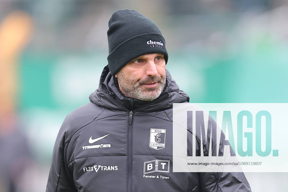 Leipzig, 08.11.2025, Alfred-Kunze-Sportpark, Fußball, Männer, Saison 2025 2026, Regionalliga Nordost, 15. Spieltag , BSG Chemie Leipzig - ZFC Meuselwitz 0:2 (0:2) , Im Bild v.l.: ,