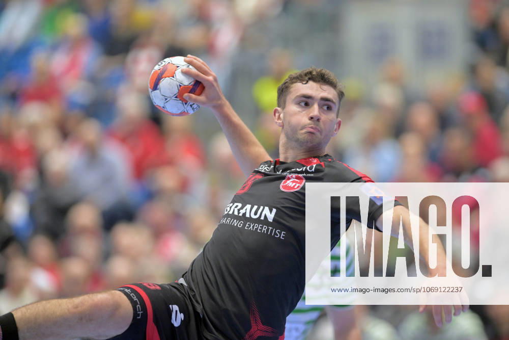 Florian Drosten (MT Melsungen 18) beim Wurf , GER, MT Melsungen - Ferencvarosi Torna Club Green Collect Budapest (HUN)l, Handball, EHF European League Maenner, Group Matches, Saison 2025 2026, 11.11.2025, GER, MT Melsungen - FTC-Green Collect, Handball, EHF Maenner, Group Matches, Saison 2025 2026, 11.11.2025 Kassel