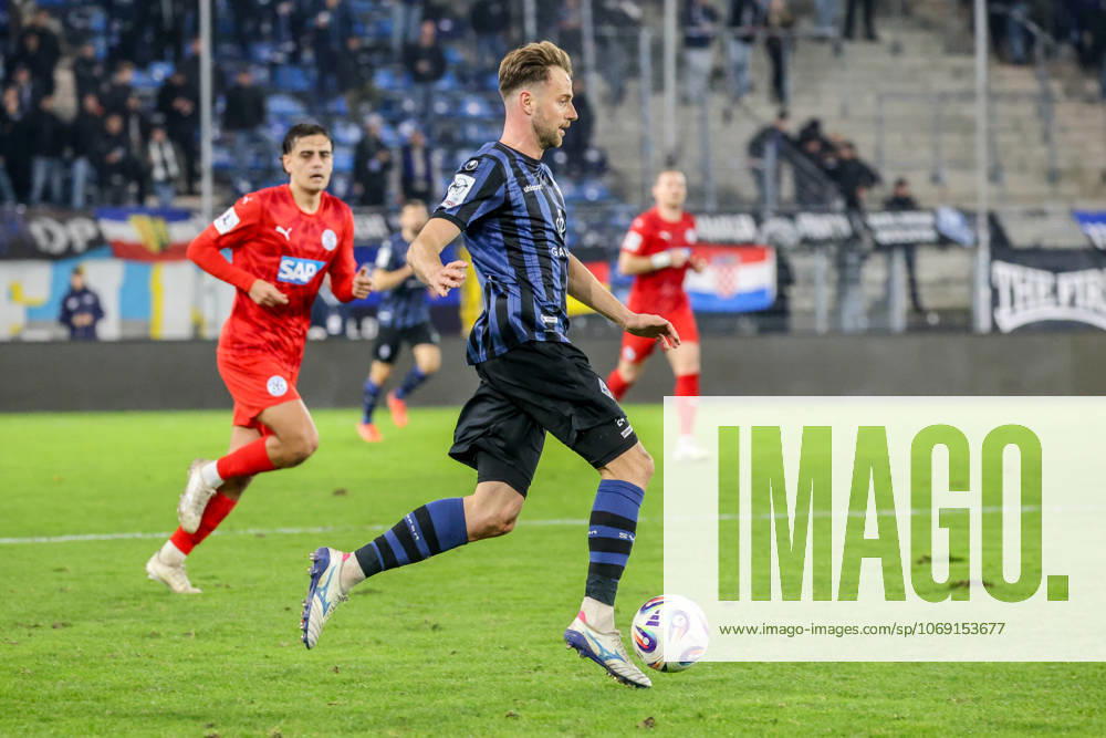 Lukas Klünter (SV Waldhof Mannheim, 24) Fussball: bfv-Rothaus-Pokal, Viertelfinale, SV Waldhof Mannheim vs. FC-Astoria Walldorf am 12.11.2025 in Mannheim (Carl-Benz-Stadion), Deutschland Mannheim Carl-Benz-Stadion Deutschland