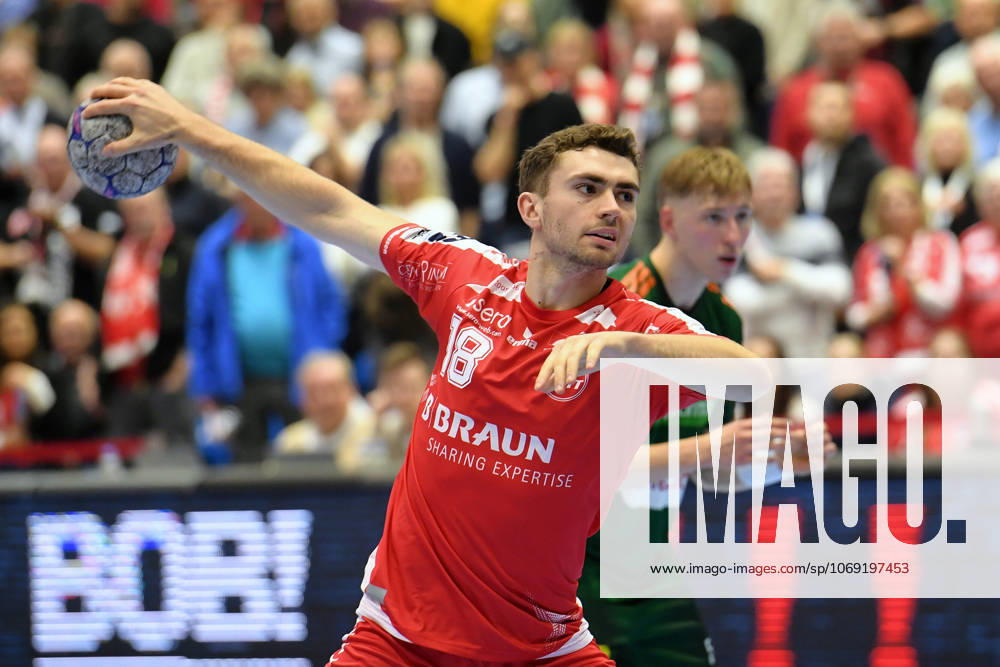 Florian Drosten (MT Melsungen 18) beim Wurf , GER, MT Melsungen - TSV Hannover-Burgdorf, Handball, 1. Bundesliga, 12. Spieltag, Saison 2025 2026, 14.11.2025, GER, MT Melsungen - TSV Hannover-Burgdorf, Handball, 1. Bundesliga, 12. Spieltag, Saison 2025 2026, 14.11.2025 Kassel