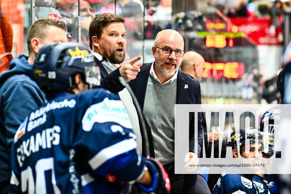 Jannu Kujala (Co-Trainer, Assistant Coach, Performance Coach, Iserlohn Roosters) Stefan Nyman (Cheftrainer, Headcoach, Iserlohn Roosters), GER, Iserlohn Roosters vs. ERC Ingolstadt, Eishockey, Penny-DEL, 18. Spieltag, Spielzeit 2025 2026, 24.11.2025, GER, Iserlohn Roosters vs. ERC Ingolstadt, Eishockey, Penny-DEL, 18. Spieltag, Spielzeit 2025 2026, 14.11.2025 Iserlohn