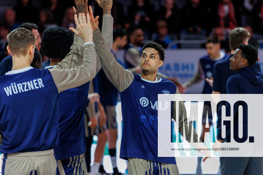 Kevin McClain (MLP Academics Heidelberg, 03), vor Spielbeginn, BMA365 Bamberg Baskets vs. MLP Academics Heidelberg, Basketball, BBL Pokal, Viertelfinale, 13.11.2025 BMA365 Bamberg Baskets vs. MLP Academics Heidelberg, Basketball, BBL Pokal, Viertelfinale, 13.11.2025 Bamberg