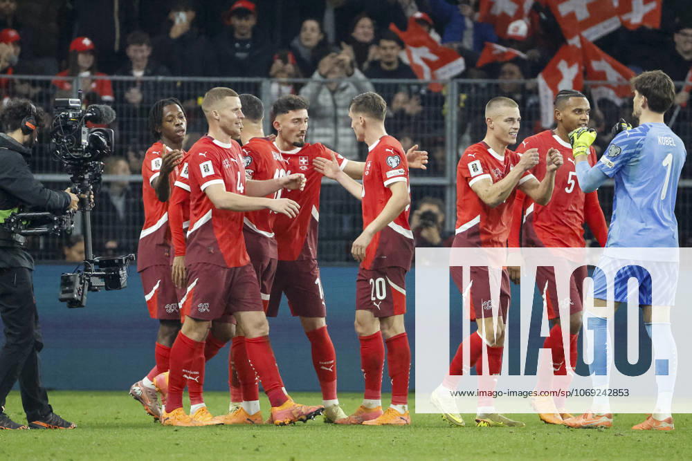 Torjubel Schweiz beim 4:1 durch Johan Manzambi (Schweiz, 09) , Schweiz, FIFA, WM-Qualifikation Europa, (Gruppe B), Schweiz vs. Schweden, 15.11.2025, Stade de Geneve, Genf, Schweiz Genf Stade de Geneve Kanton Genf Schweiz