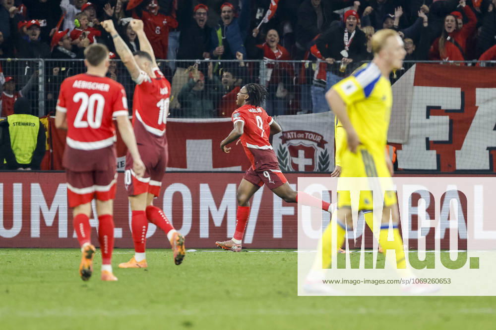 Torjubel Schweiz beim 4:1 durch Johan Manzambi (Schweiz, 09) , Schweiz, FIFA, WM-Qualifikation Europa, (Gruppe B), Schweiz vs. Schweden, 15.11.2025, Stade de Geneve, Genf, Schweiz Genf Stade de Geneve Kanton Genf Schweiz