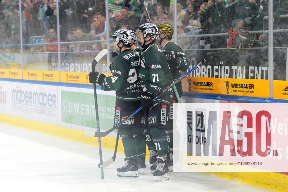 Tor, Torjubel zum 6:2 der Bietigheim Steelers durch das Tor Cole Fonstad (Bietigheim Steelers, 24) Bietigheim Steelers vs. ESV Kaufbeuren, Eishockey, DEL 2, 16.Spieltag, Saison 2025 2026, 16.11.2025 Bietigheim Steelers vs. ESV Kaufbeuren, Eishockey, DEL 2, 16.Spieltag, Saison 2025 2026, 16.11.2025 Bietigheim