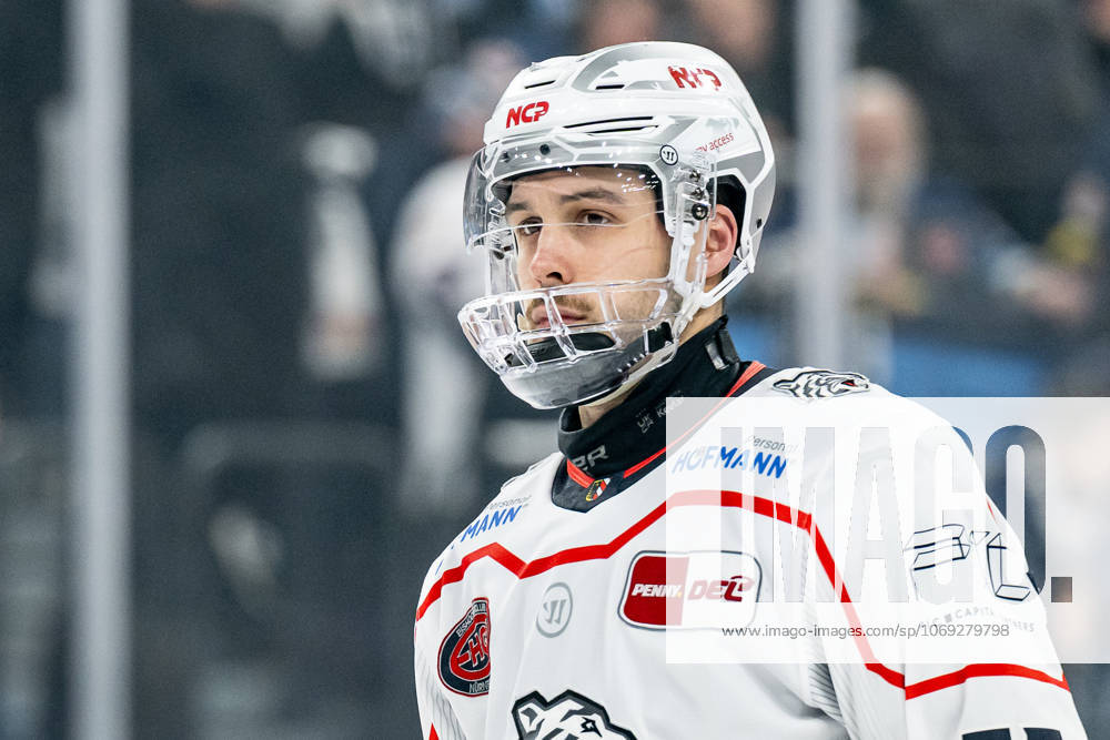 Samuel Dove-McFalls (Nuernberg Ice Tigers, 75) etwas desillusioniert Portrait Portraet GER, EHC Red Bull Muenchen vs. Nuernberg Ice Tigers, Eishockey, DEL, 19. Spieltag, Saison 2025 2026, 16.11.2025. GER, EHC Red Bull Muenchen vs. Nuernberg Ice Tigers, Eishockey, DEL, 19. Spieltag, Saison 2025 2026, 16.11.2025. Muenchen
