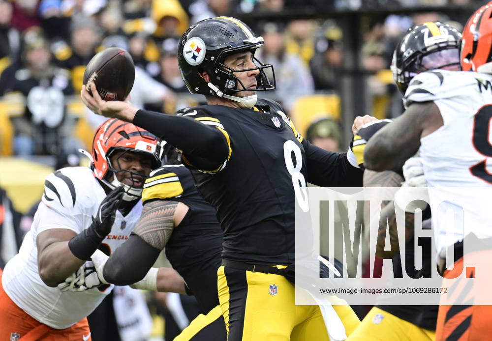 Pittsburgh Steelers quarterback Aaron Rodgers (8) throws in the second quarter against the Cincinnati Bengals at Acrisure Stadium Sunday, November 16, 2025 in Pittsburgh. PIT2025111613 ARCHIExCARPENTER