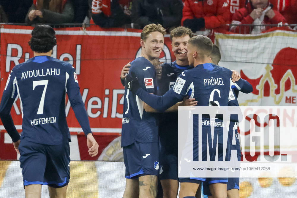 Torjubel TSG Hoffenheim beim 0:1 durch Fisnik Asllani (TSG Hoffenheim, 11) , Deutschland, Fussball, 1. Bundesliga, 11.Spieltag, 2025 2026, 1.FSV Mainz vs. TSG 1899 Hoffenheim, 21.11.2025, Mewa Arena, Mainz, Deutschland Mainz Mewa Arena Rheinland-Pfalz Deutschland