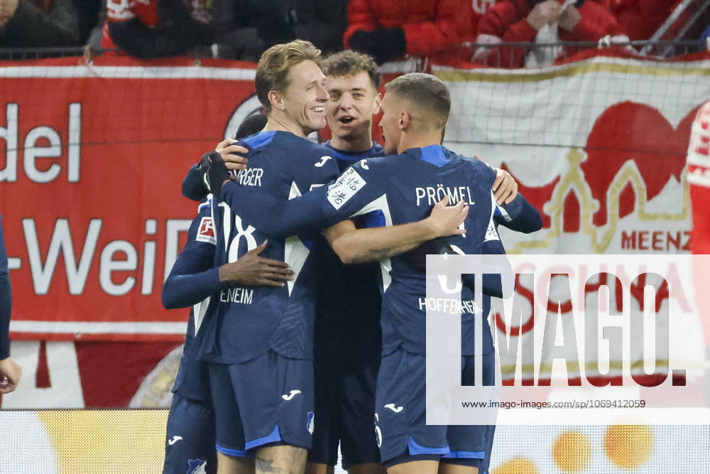Torjubel TSG Hoffenheim beim 0:1 durch Fisnik Asllani (TSG Hoffenheim, 11) , Deutschland, Fussball, 1. Bundesliga, 11.Spieltag, 2025 2026, 1.FSV Mainz vs. TSG 1899 Hoffenheim, 21.11.2025, Mewa Arena, Mainz, Deutschland Mainz Mewa Arena Rheinland-Pfalz Deutschland