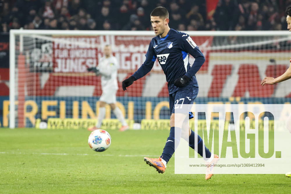 Andrej Kramaric (TSG Hoffenheim, 27) am Ball , Deutschland, Fussball, 1. Bundesliga, 11.Spieltag, 2025 2026, 1.FSV Mainz vs. TSG 1899 Hoffenheim, 21.11.2025, Mewa Arena, Mainz, Deutschland Mainz Mewa Arena Rheinland-Pfalz Deutschland