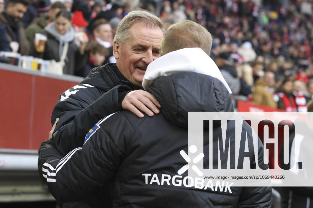 Trainer Petrik Sander (1.FC Magdeburg) und Trainer Markus Anfang (Fortuna Duesseldorf) begrüßen sich waehrend des spiels der 2. Bundesliga zwischen Fortuna Düsseldorf und 1. FC Magdeburg, Merkur Spiel-Arena am 22. November 2025 in Düsseldorf, Deutschland. (Foto von Oliver Kaelke DeFodi Images) +++ Trainer Petrik Sander (1.FC Magdeburg) und Trainer Markus Anfang (Fortuna Duesseldorf) meet up during the 2. Bundesliga match between Fortuna Düsseldorf and 1. FC Magdeburg at Merkur Spiel-Arena on November 22, 2025 in Düsseldorf, Germany. (Photo by Oliver Kaelke DeFodi Images) (Photo by Oliver Kaelke DeFodi Images)